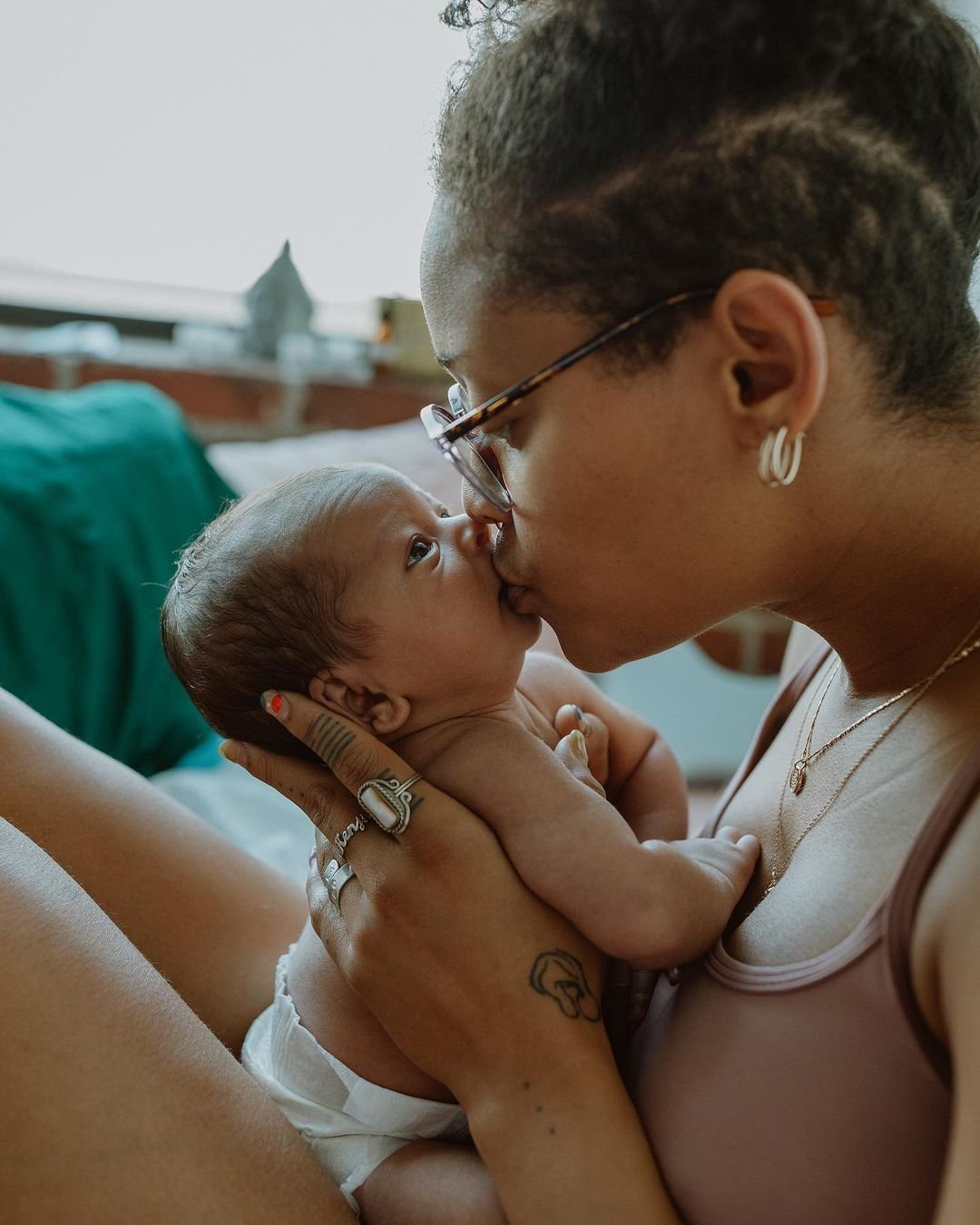 allaitement régurgitations coliques du nourrisson bébé nourrisson téter seins mastites crevasses engorgement sommeil pleurs nouveau né grossesse accouchement post partum ostéopathie pédiatrique massage ostéopathe elodie barbosa selfmasterie paris 17 paris 10 stress maman papa plagiocéphalie